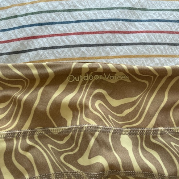 Outdoor voices  pampas swirl leggings, size M - Picture 7 of 9
